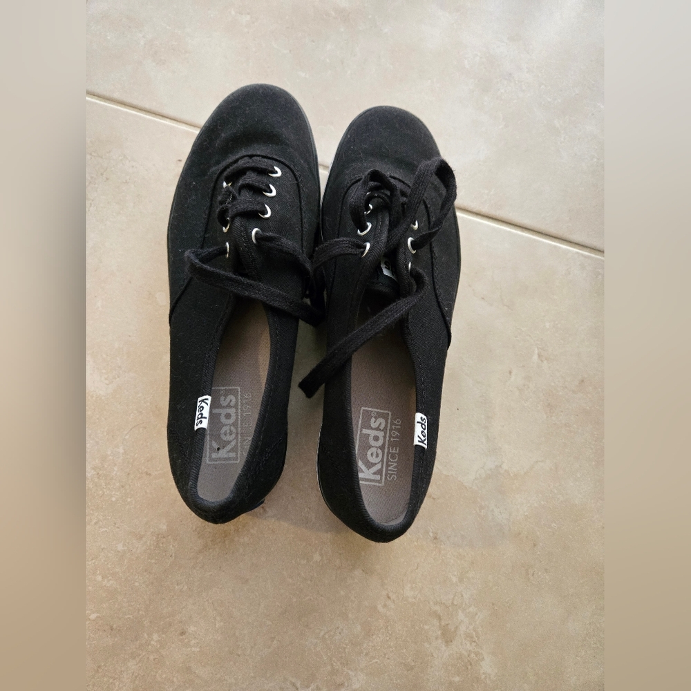 Keds Women's Black Sneakers size 6.5